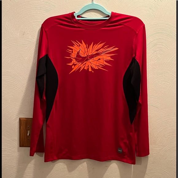 Youth  NIKE PRO COMBAT Dri-Fit, Fitted Long Sleeve Shirt. Size XL. - Picture 1 of 8